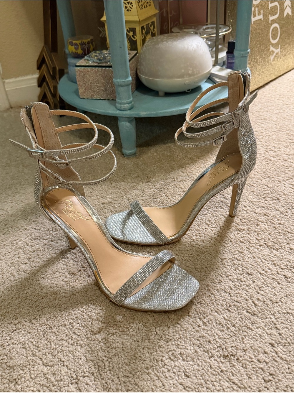 STUNNING Jewel Badgley Mischka Regina Heels shimmer silver allover crystals 8